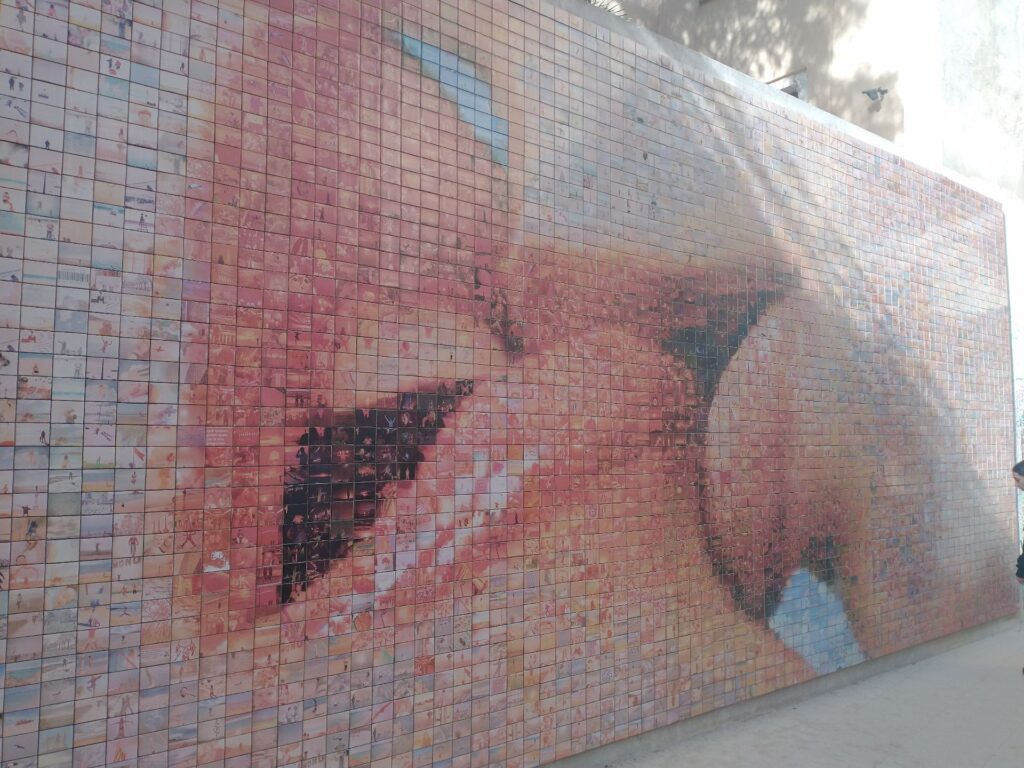 lips mural barcelona