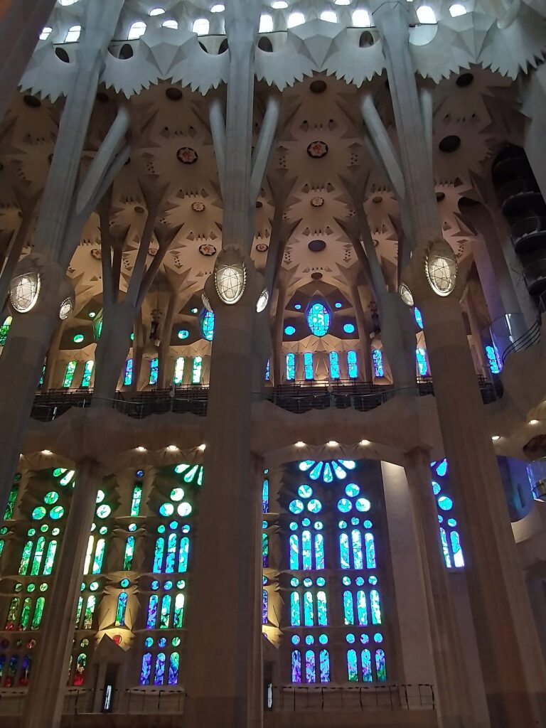 gaudi cathedral barcelona inside