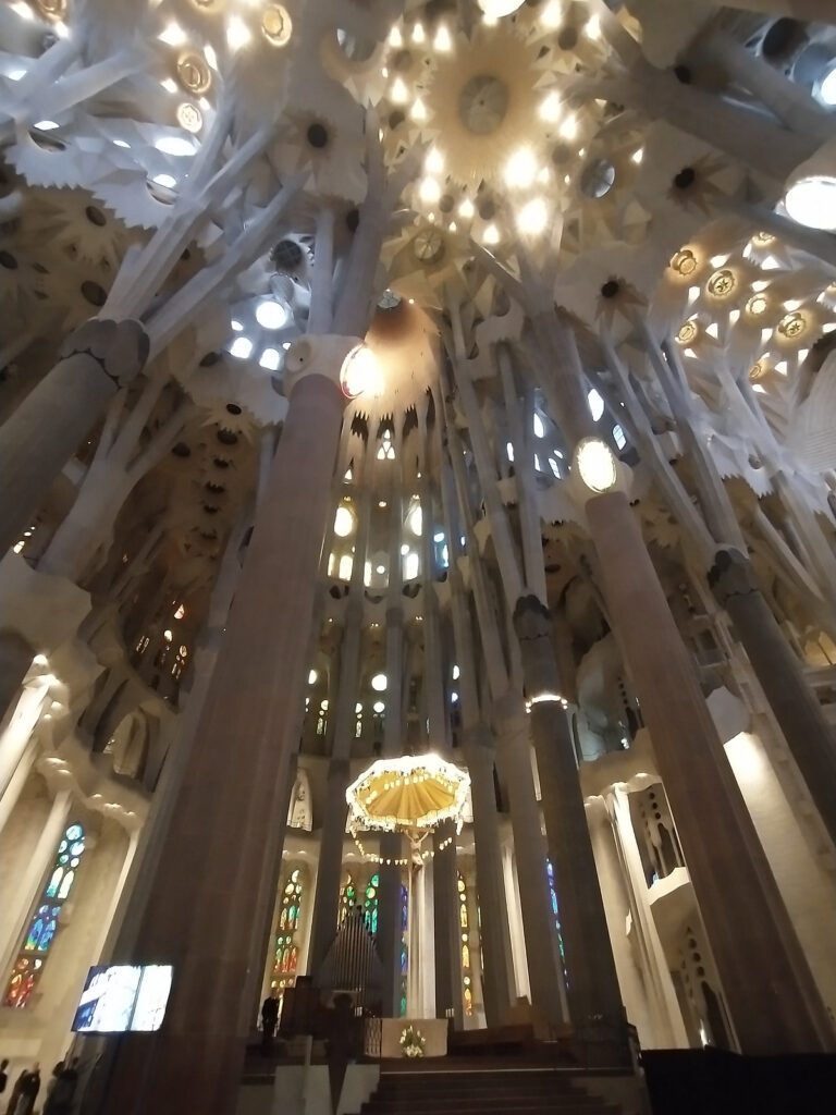 gaudi cathedral barcelona inside
